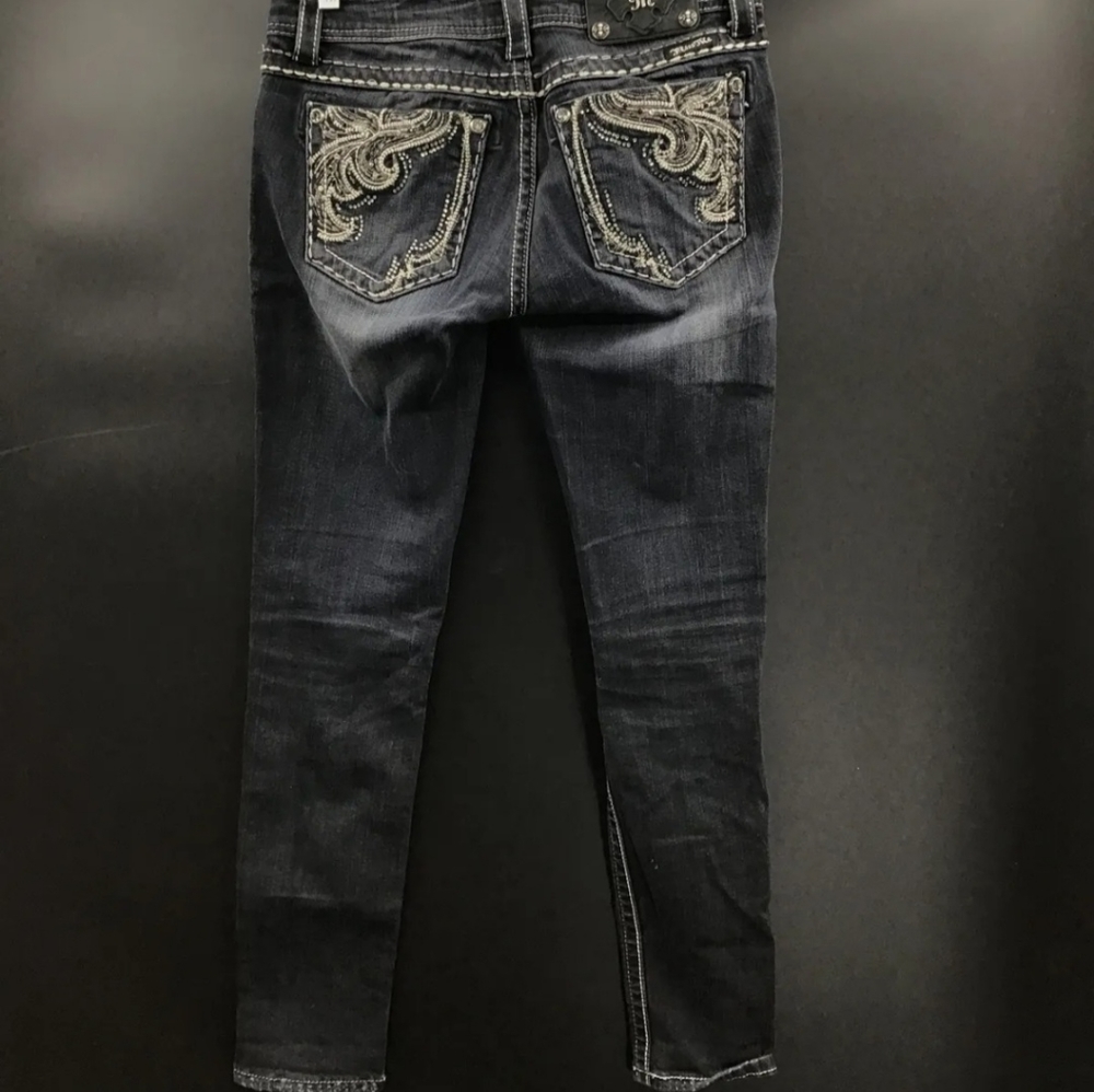 Miss Me Women’s Black Jeans /Skinny Size 27 pre-owned in excellent condi…